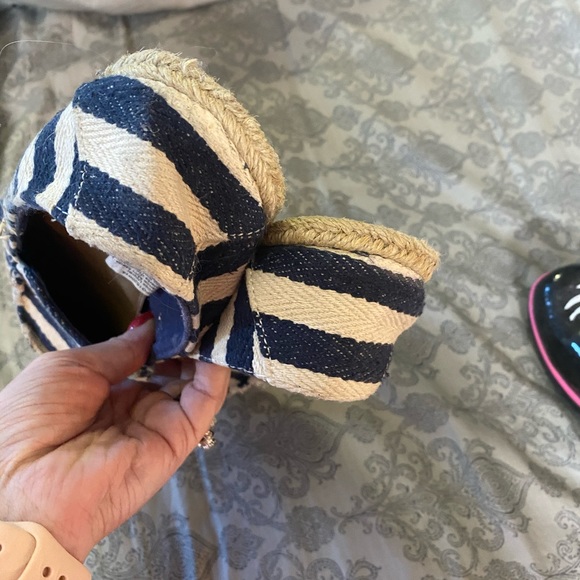 Size 8 Navy & Cream slip on shoes - Picture 5 of 5